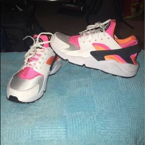 Size 8 1/2 Nike air huarache NWOT